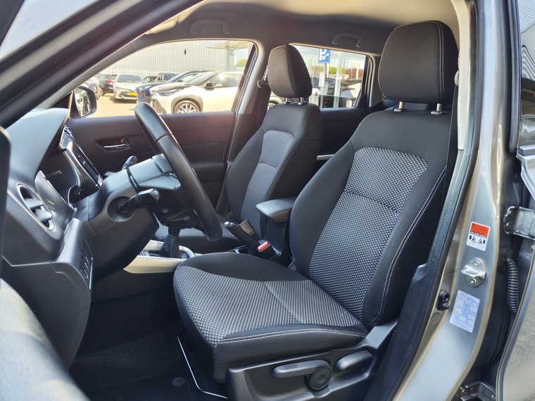 Vehicle Image 25
