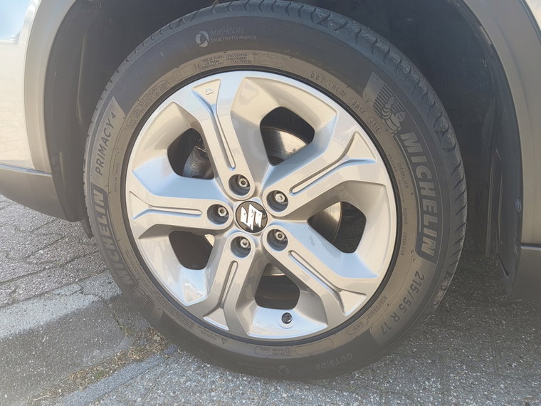 Vehicle Image 35