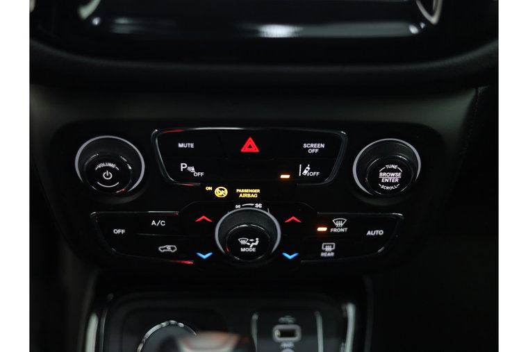 Vehicle Image 32