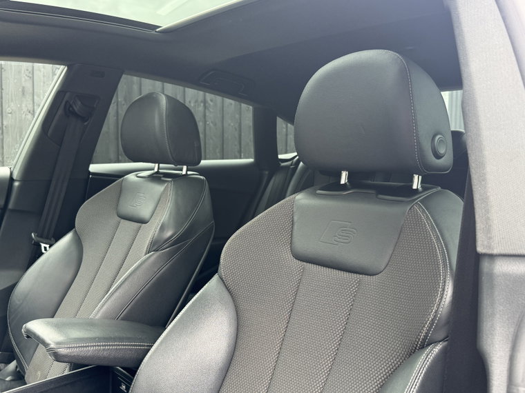 Vehicle Image 25
