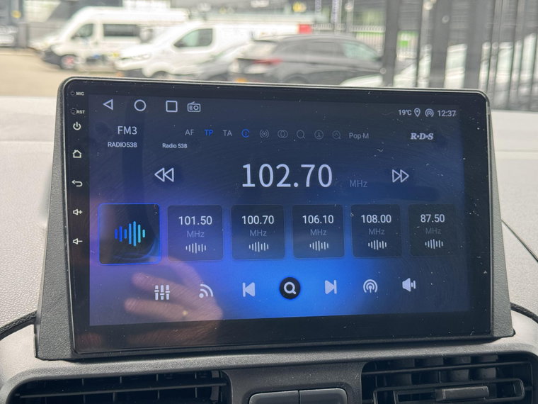 Vehicle Image 35
