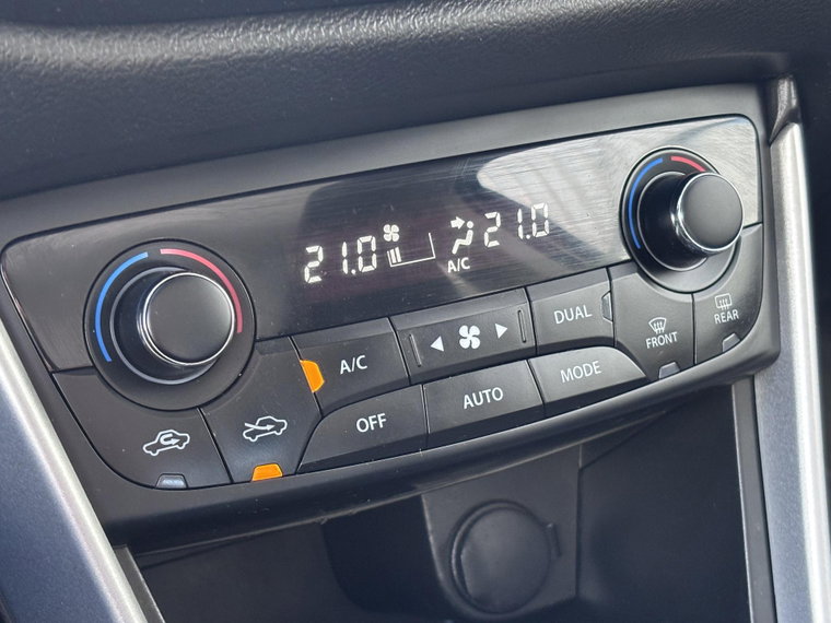 Vehicle Image 25