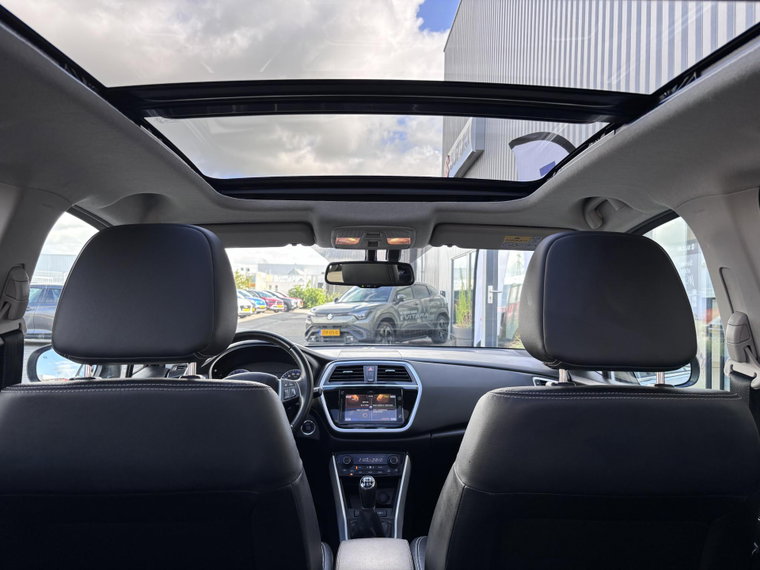 Vehicle Image 10