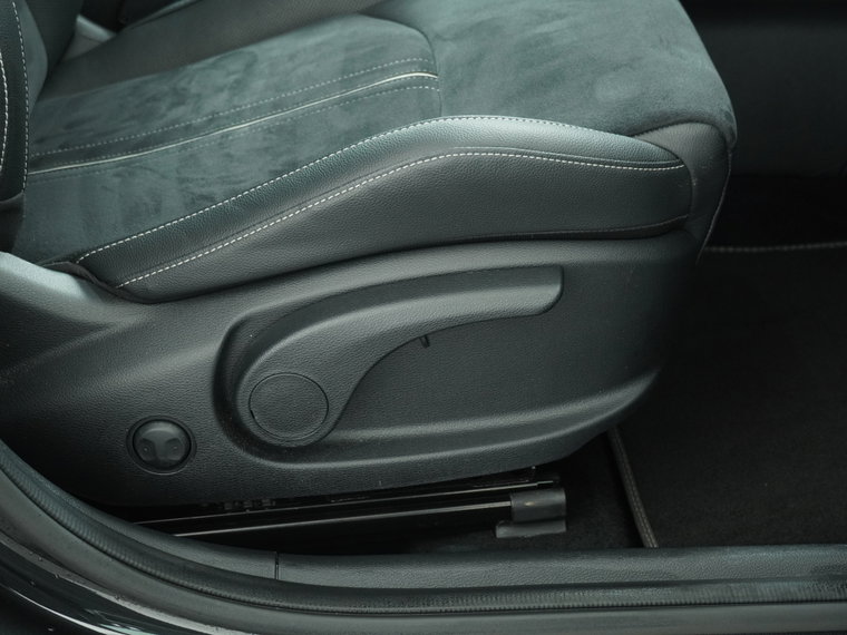 Vehicle Image 42