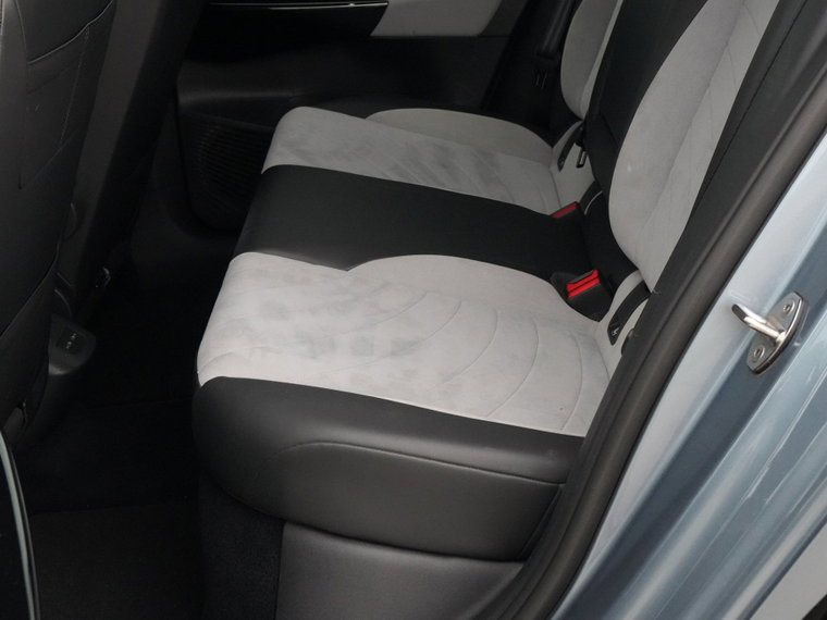 Vehicle Image 35