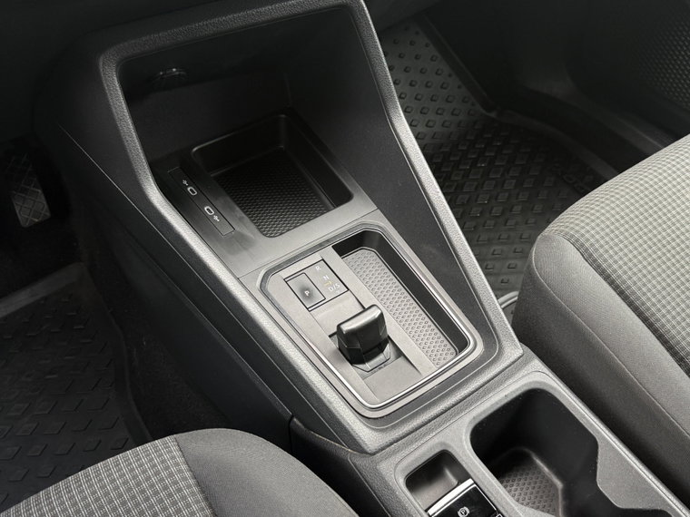 Vehicle Image 25