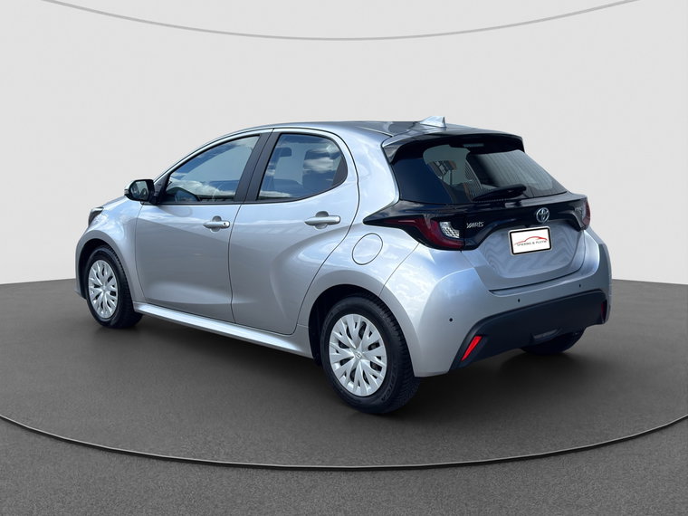 Vehicle Image 12