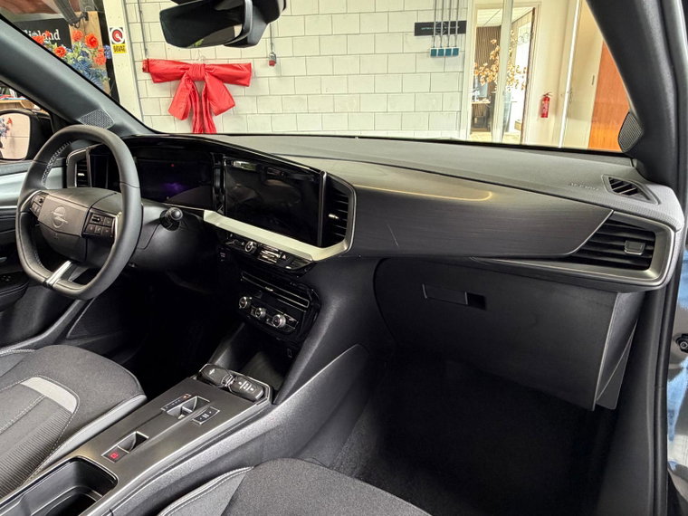 Vehicle Image 23