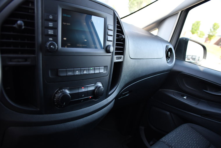 Vehicle Image 25
