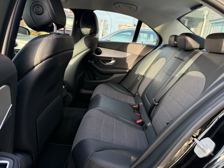 Vehicle Image 32