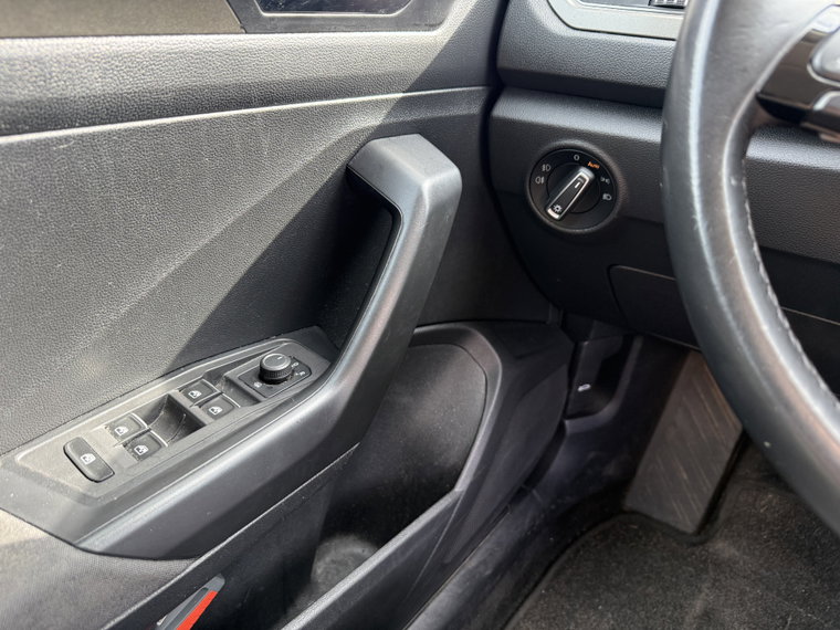 Vehicle Image 28