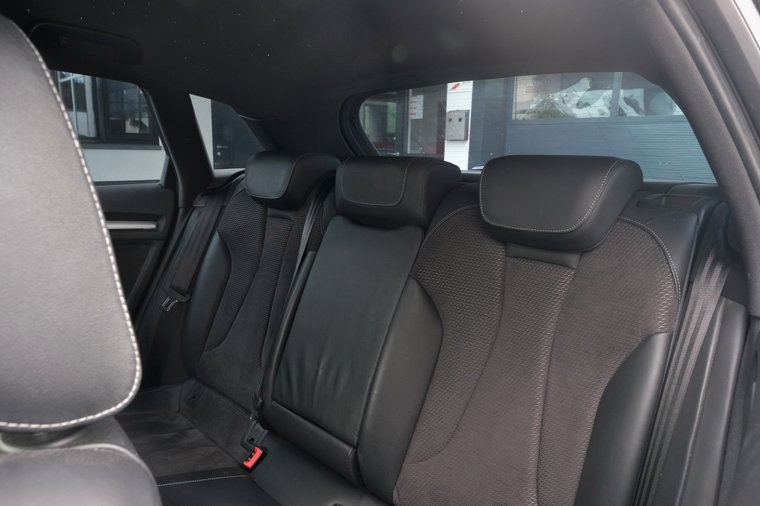 Vehicle Image 32