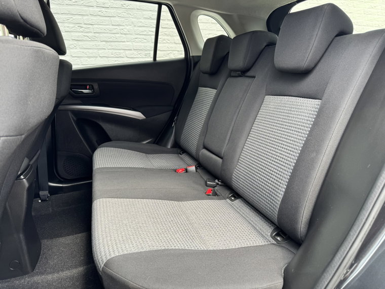 Vehicle Image 25