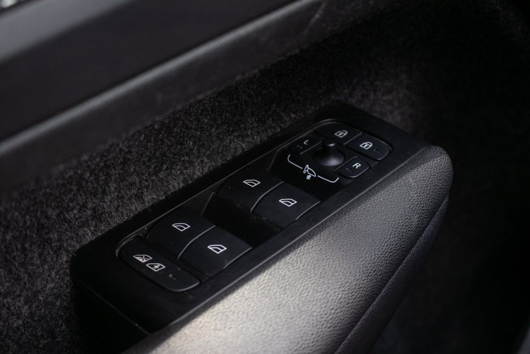 Vehicle Image 32