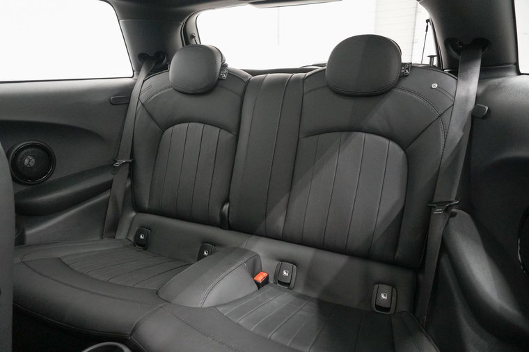 Vehicle Image 32