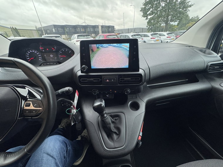 Vehicle Image 21