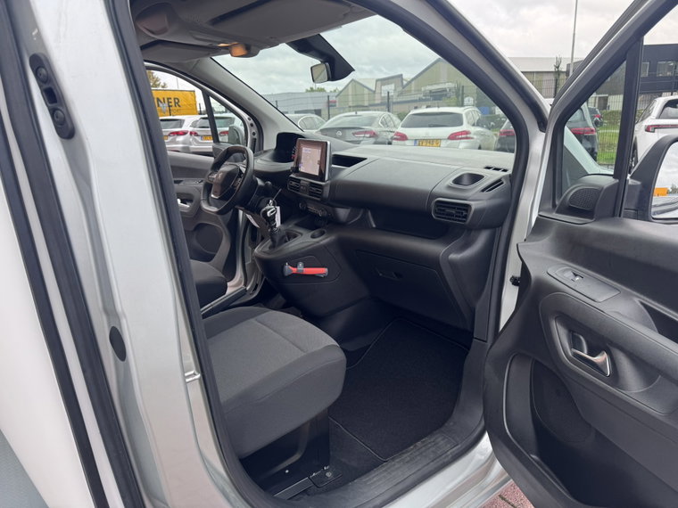Vehicle Image 36