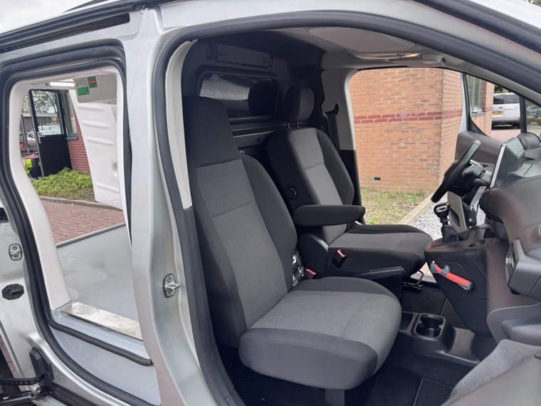 Vehicle Image 37