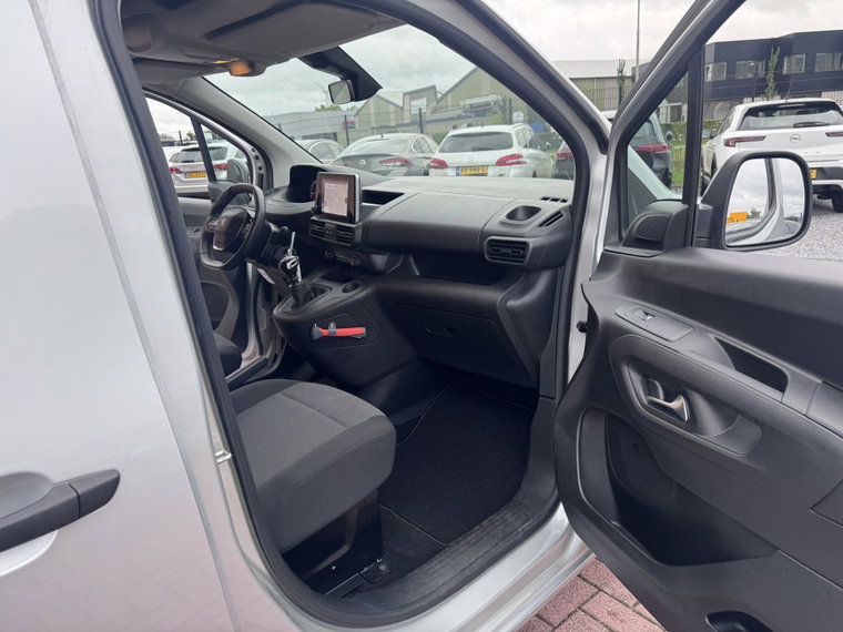 Vehicle Image 38