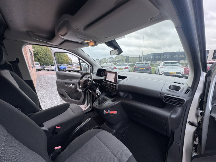 Vehicle Image 40
