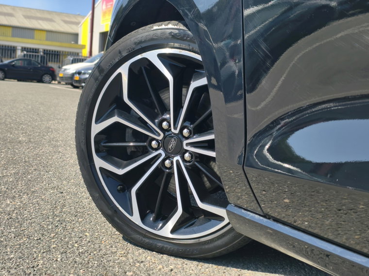 Vehicle Image 18