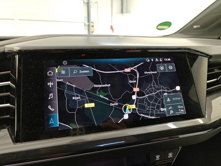 Vehicle Image 13