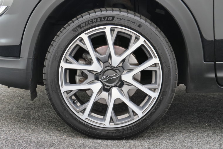 Vehicle Image 25