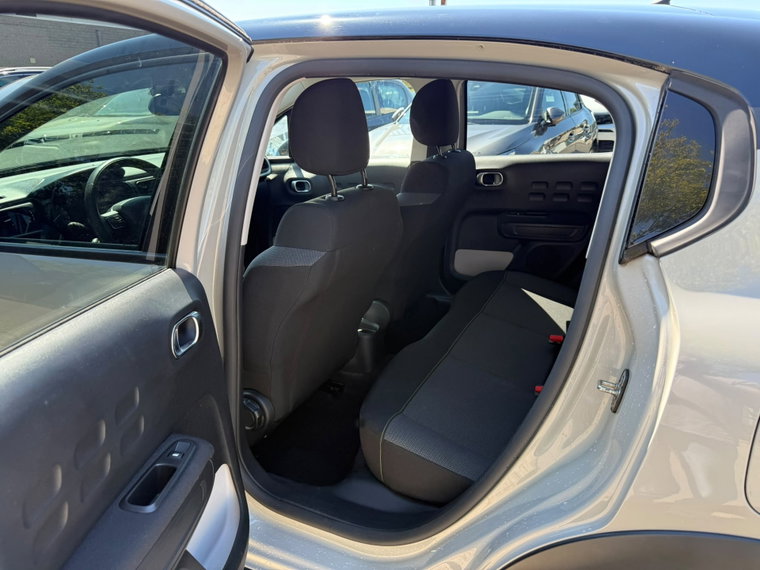 Vehicle Image 14