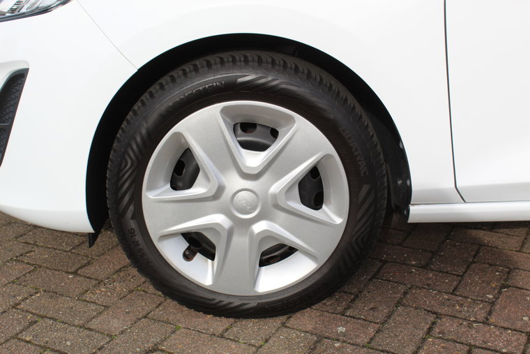 Vehicle Image 32