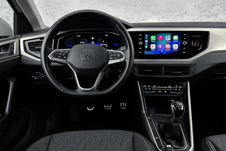 Vehicle Image 12