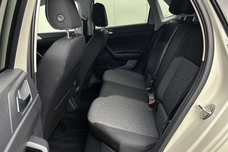 Vehicle Image 26