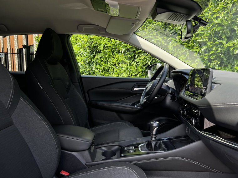 Vehicle Image 32