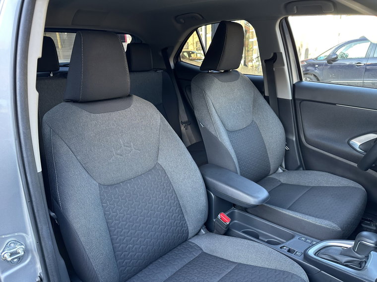 Vehicle Image 25