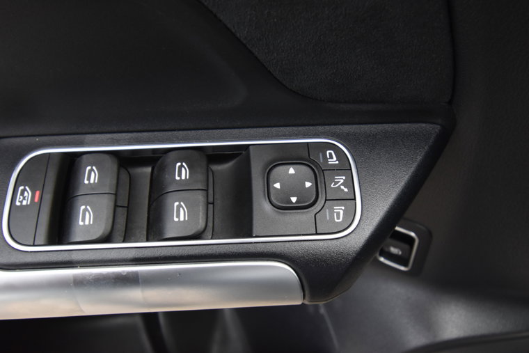 Vehicle Image 25