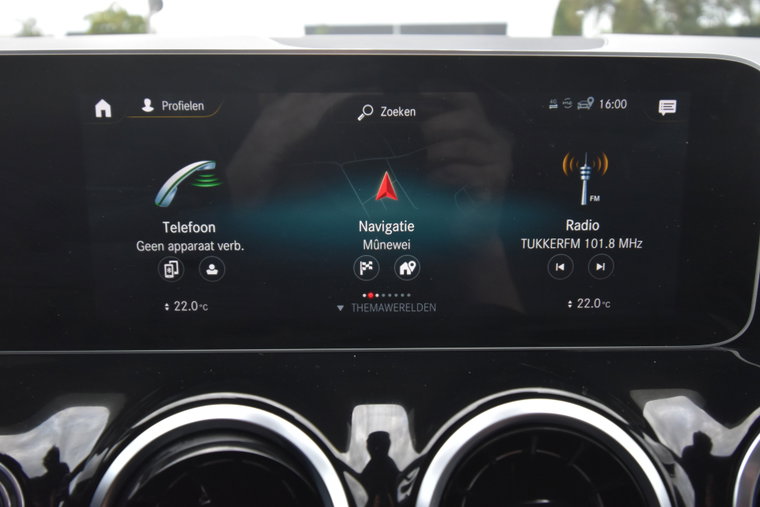 Vehicle Image 38