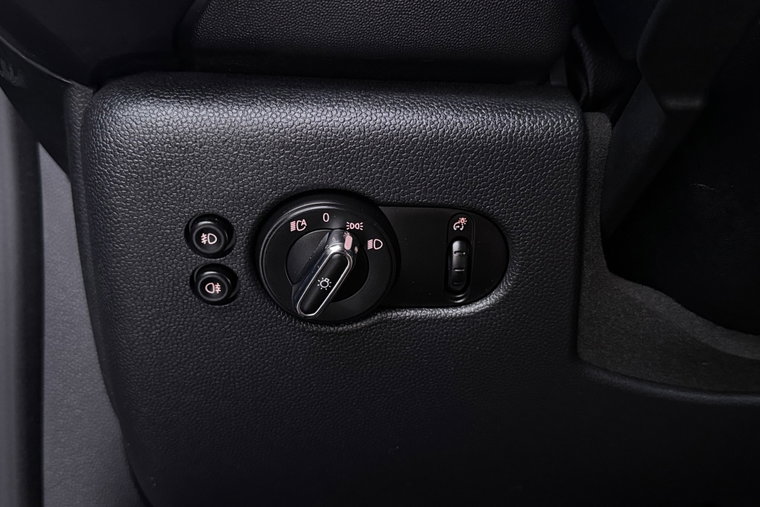 Vehicle Image 35