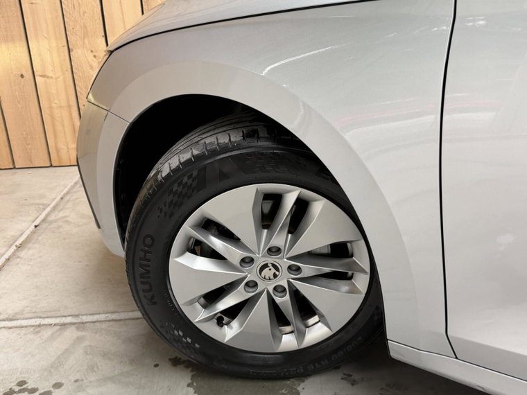 Vehicle Image 38