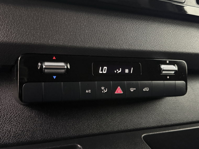 Vehicle Image 26