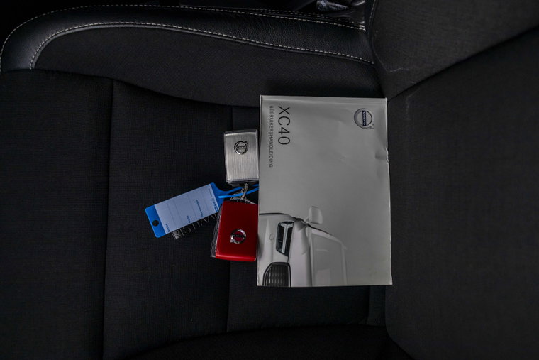 Vehicle Image 32