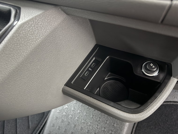 Vehicle Image 25