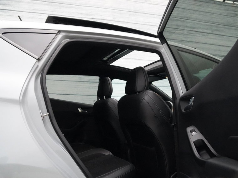 Vehicle Image 33