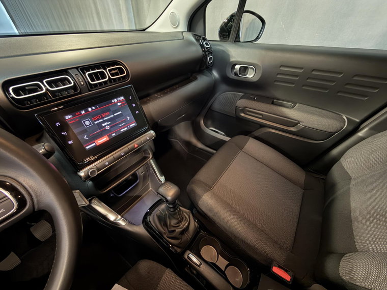 Vehicle Image 19