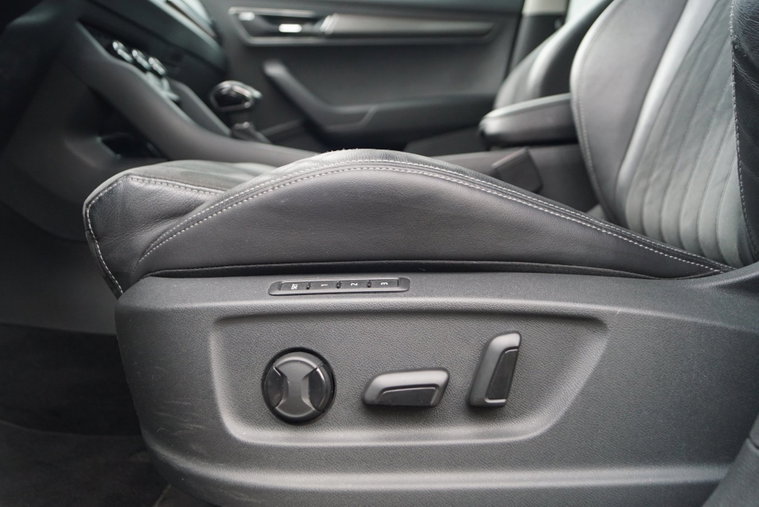 Vehicle Image 28