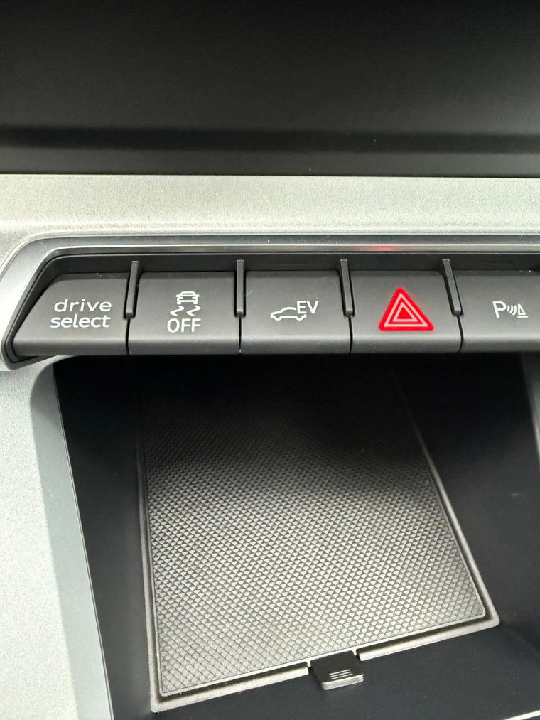 Vehicle Image 28