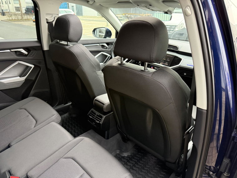 Vehicle Image 32
