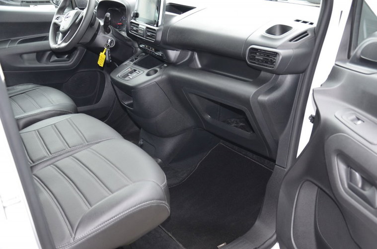 Vehicle Image 13