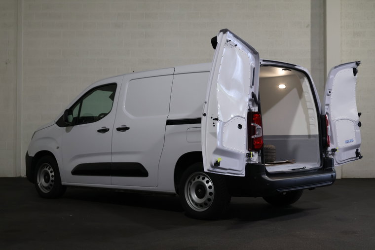 Vehicle Image 8