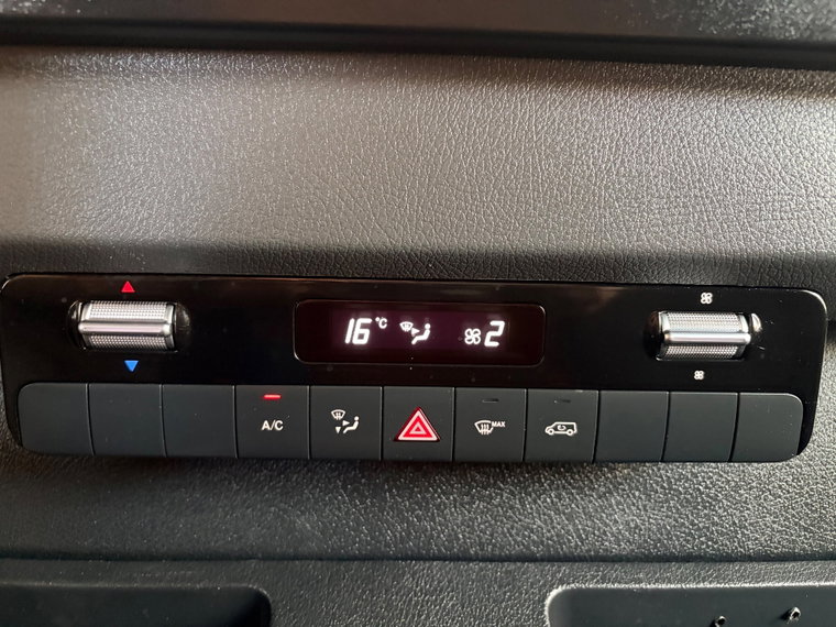 Vehicle Image 27