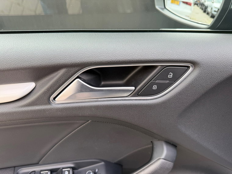 Vehicle Image 29