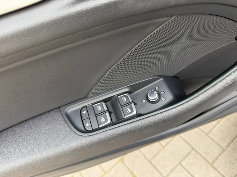 Vehicle Image 33